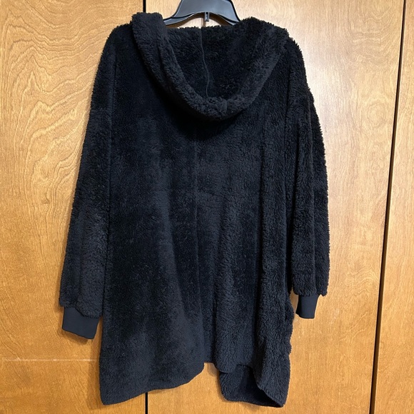 Like new! Amazon $38 Fuzzy hooded open front fleece w/ 2 pockets L Wore once! - Picture 10 of 11